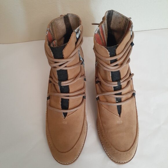 Pendleton Islegate Wedged Ankle Boots NWOT - Picture 3 of 14